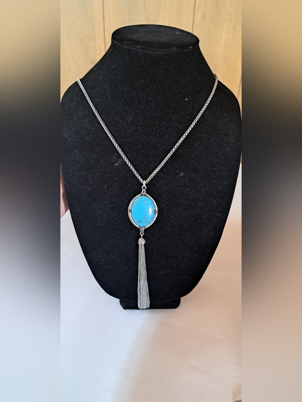 LUCKY BRAND Torquiose Pendant  Necklace Silver Tone Chain  COSTUME Fashion
